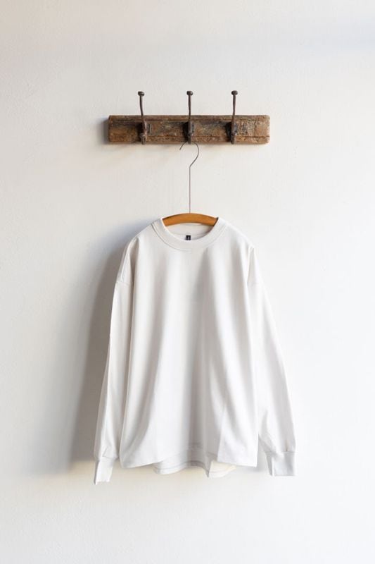 TRAVAIL MANUEL トラバイユマニュアル | ミディ天竺 バックラウンドL/S-T Col : OYSTER