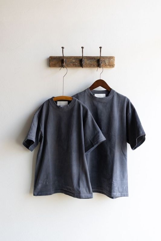 iori イオリ | Natural-Dye T-Shirt Col : Charcoal