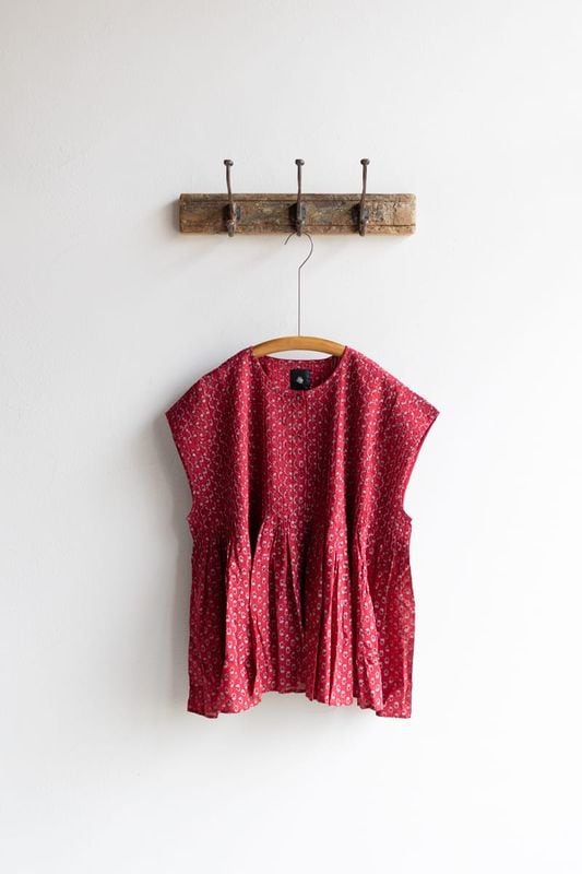 maison de soil メゾンドソイル | 80s VOILE SMALL GENTIANA BLOCK PRINT CREW-NECK BUTTON F/SLEEVE SHIRT WITH PINTUCK Col : RED