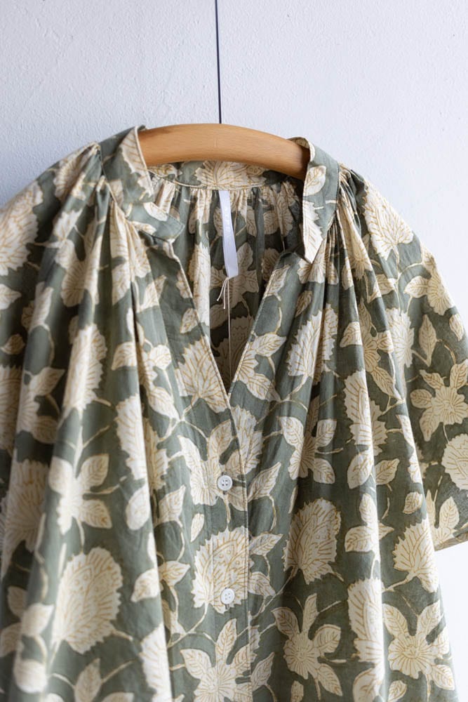 新品タグ付✨ アルテポーヴェラ インド草木染めハンドプリント フレンチシャツ ARTE POVERA アルテポーヴェラ インド草木染めハンドプリント