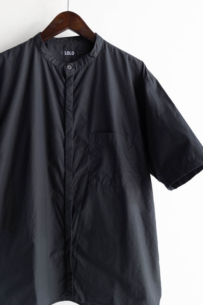 lolo様 LOLO ロロ｜変形比翼スタンドカラー半袖シャツ（ブラック）