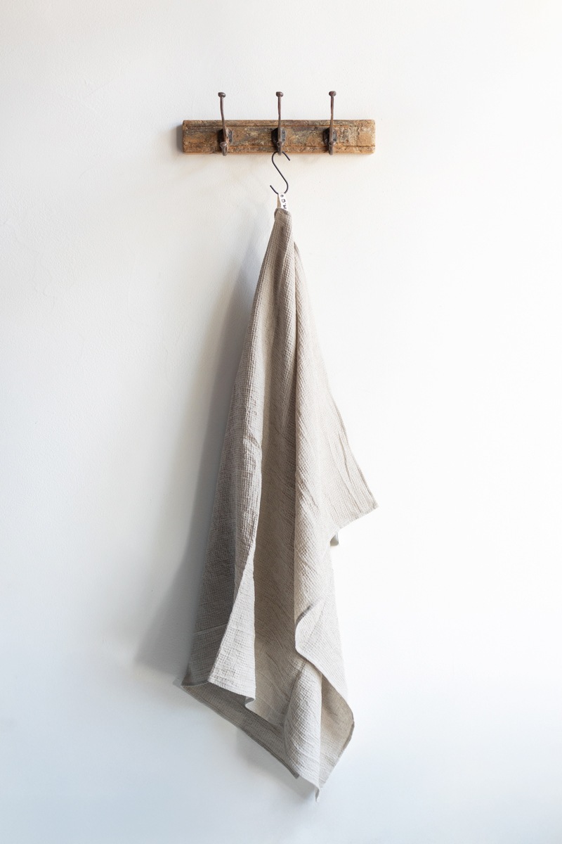 R&D.M.Co- (OLDMAN'S TAILOR) | LINEN WAFFLE BATH TOWEL Col : Beige