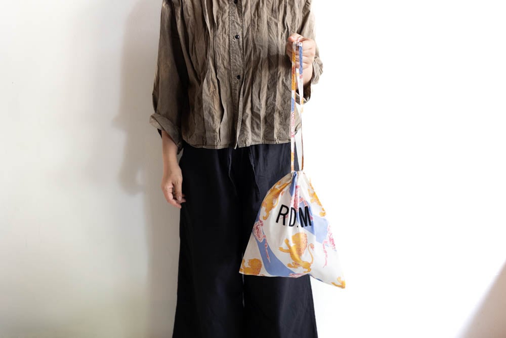 R&D.M.Co- (OLDMAN'S TAILOR) | C.LAWN ROYAL LION DRAWSTRING BAG