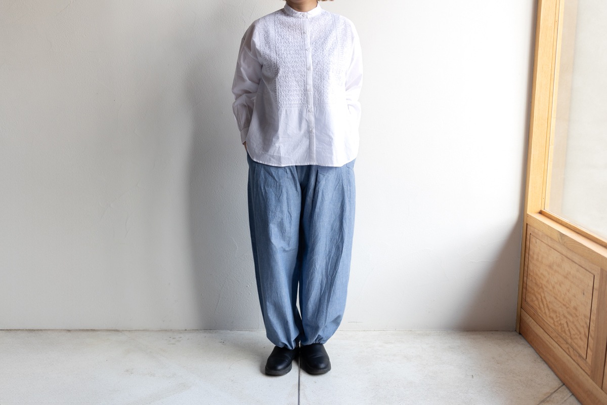 Yarmo ヤーモ | Wide Tuck Easy PT_Dungaree Col : Sax 公式通販