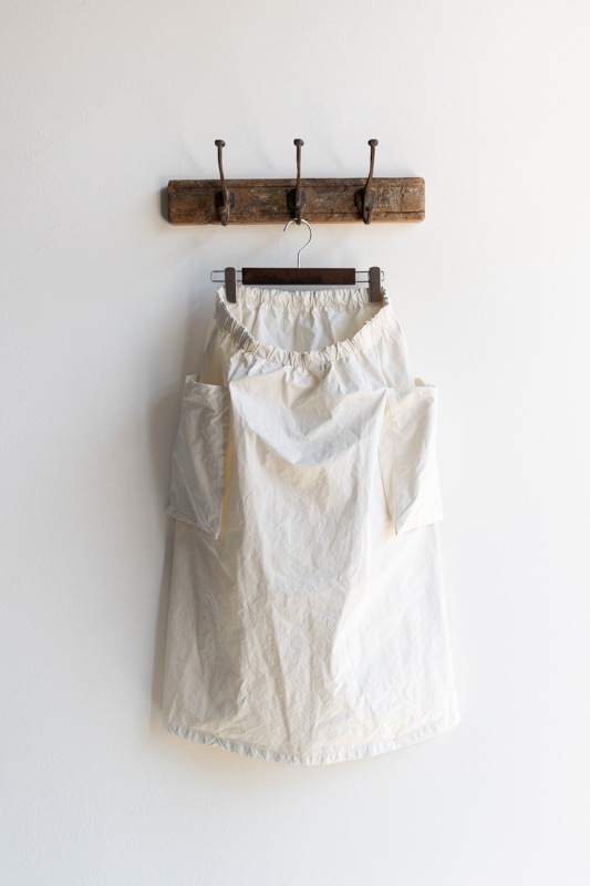 R&D.M.Co- (OLDMAN'S TAILOR) | GARMENT DYE POCKET SKIRT Col : Off