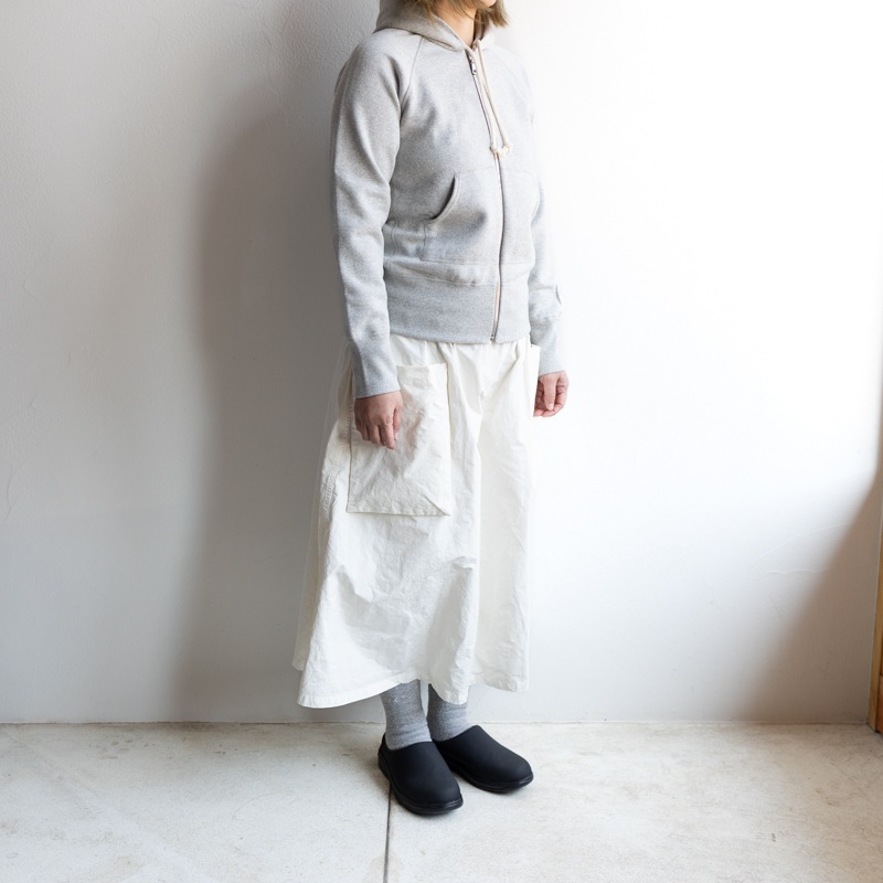 R&D.M.Co- (OLDMAN'S TAILOR) | GARMENT DYE POCKET SKIRT Col : Off