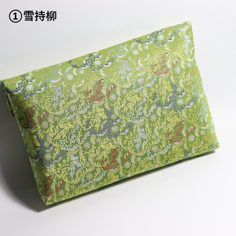 数寄屋袋 萌黄地雪持柳桐菊藤梅片身替文 | 小物 | 東京国立博物館