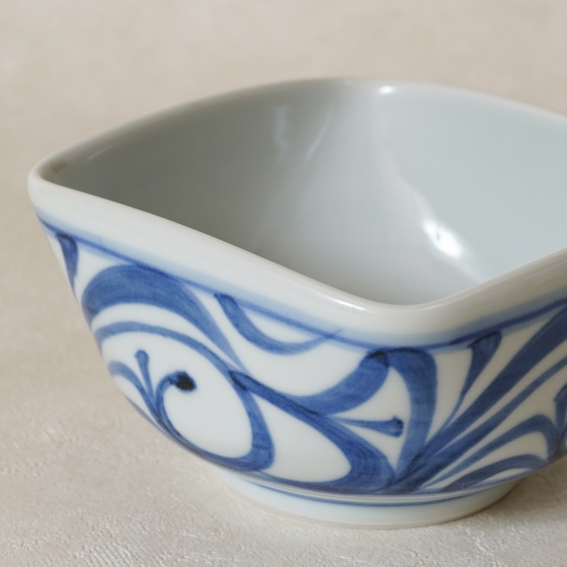 砥部焼 梅山窯】4寸四方曲鉢 外底唐草 | 窯元別,梅山窯 | 砥部焼