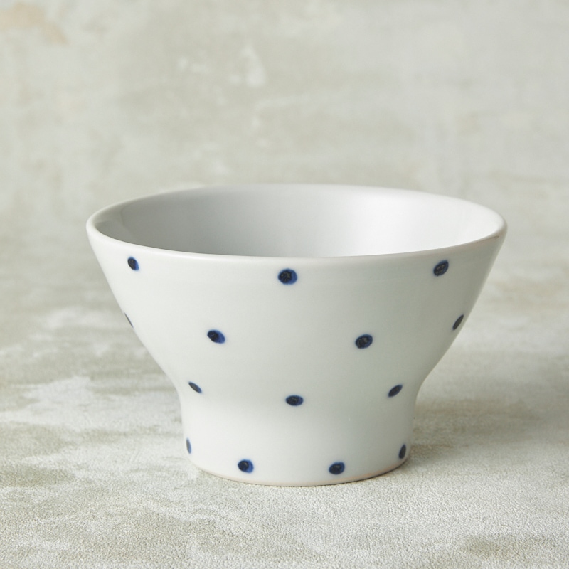 大坪飾り壺か?砥部焼きの色ですがこのような大きなものわ見た事わないふるいもので。 大坪飾り壺か?砥部焼きの色ですがこのような大きなものわ