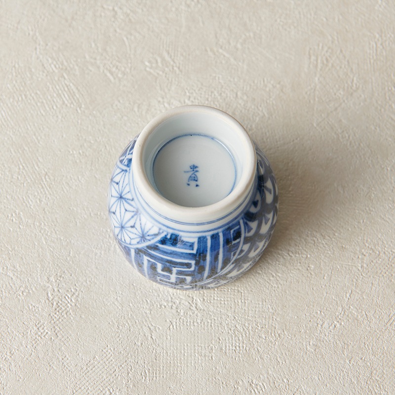 切込 砥部 瀬戸焼   異次元の 白磁九角 猪口 ぐい呑み 切込 砥部 瀬戸焼 異次元の 白磁九角 猪口 ぐい呑み