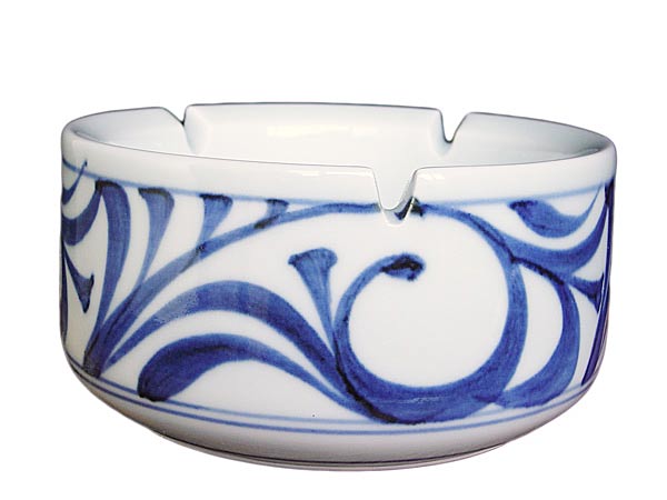 せともの焼きの磁器の灰皿です。 【公式通販】