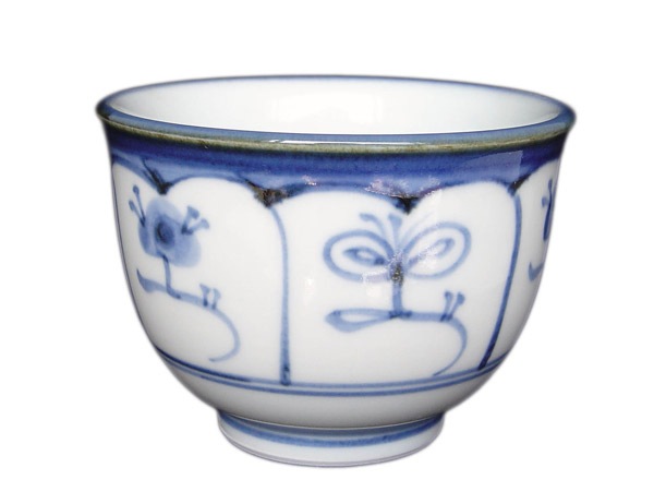 砥部焼 梅山窯・反り湯呑み（ダミなずな）【和食器通販e-tobeyaki.com】