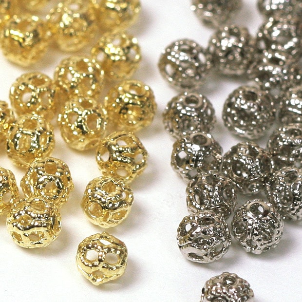 ビーズ　メタルビーズ　4mm ゴールド・シルバー