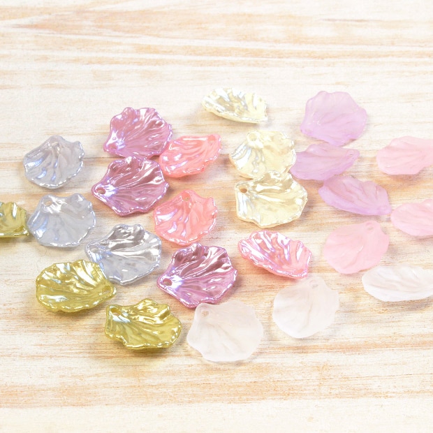 【お買い得品】ビーズ　アクリルビーズ　花びらパーツ 18×15mm