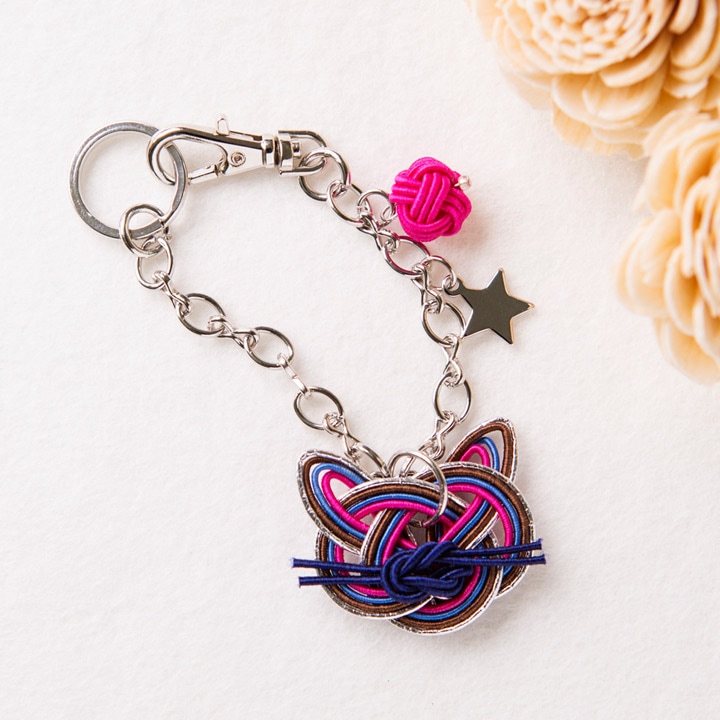 mizuhikigirlさんの水引キット 猫結び バッグチャーム berry