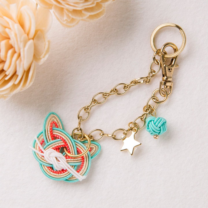 mizuhikigirlさんの水引キット 猫結び バッグチャーム lime