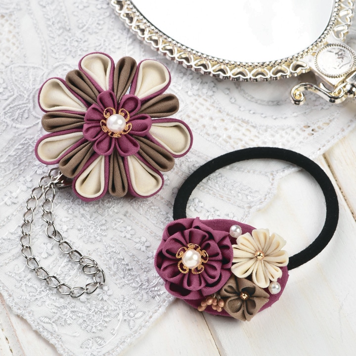 コットン生地で作る 普段づかいのつまみ細工 バックチャームとヘアゴム ローズ LH-435