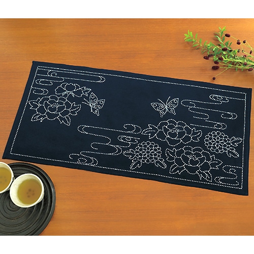 刺し子キット テーブルセンター 牡丹と蝶