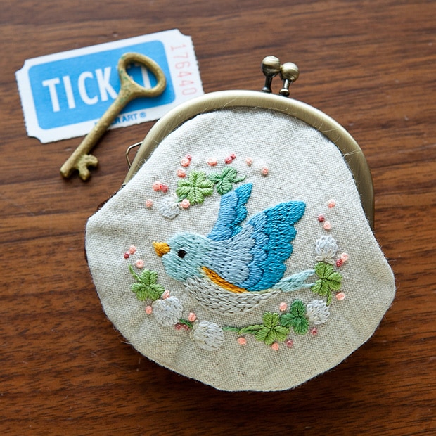 刺繍 Chicchiさんの動物刺しゅうキット やわらぎの花々とちょこんと