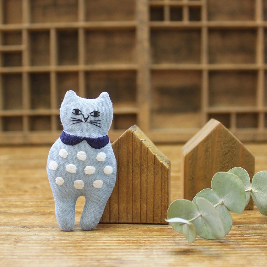 nekogaoさんの刺しゅうブローチキット ミモザ PHC-103-1 / piece ねこ