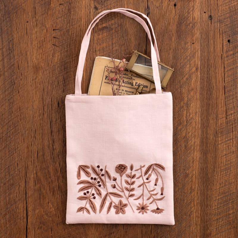 マカベアリス 刺繍キット 秋の草花のミニバッグ