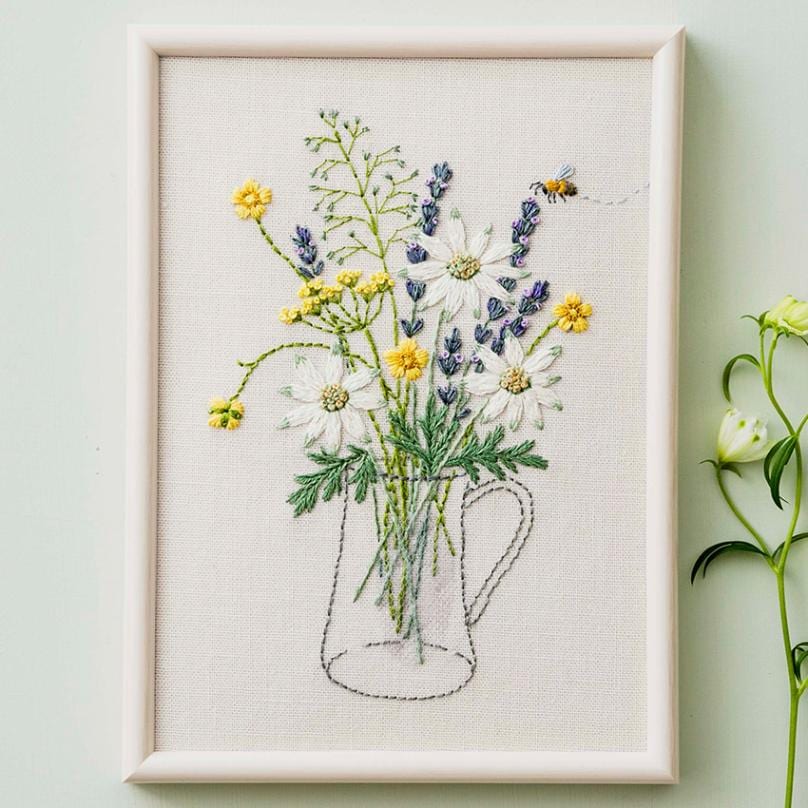 青木和子 お庭のスケッチブック ガーデンのブーケ No.542209 ／ コスモ 刺繍キット フレーム付き