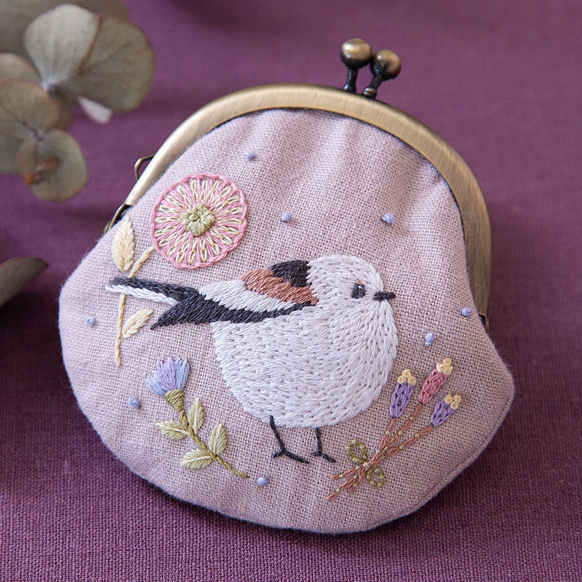 刺繍 Chicchiさんの動物刺しゅうキット やわらぎの花々とちょこんと