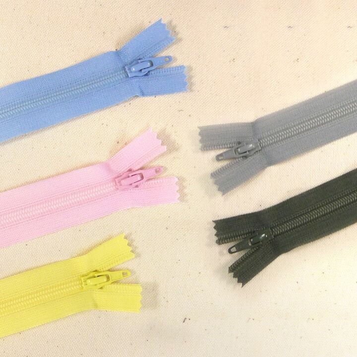 YKKフラットニットファスナーA　20cm　25FK-20F