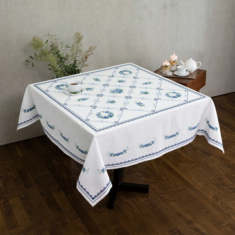 オリムパス クロスステッチキット オノエ・メグミ ブルーモチーフのテーブルクロス 1204