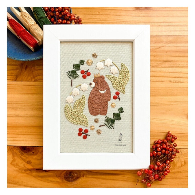 近藤朱さんの刺繍キット ＜どこかの森で＞クマとスズランの額装 15×10cm 図案印刷済み フレーム付き