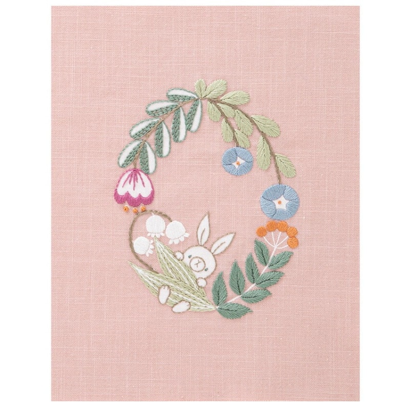 コスモ コハナ 刺しゅうを楽しむ プリントクロス うさぎとお花のリース ピンク 刺繍糸7色セット 542309