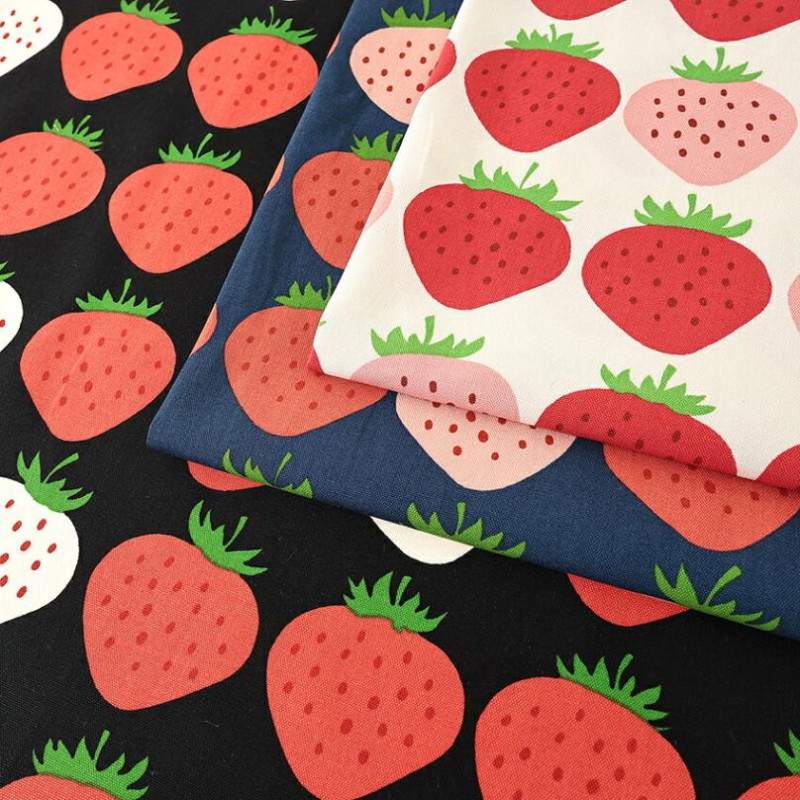 大きないちご柄 オックス 50cm単位