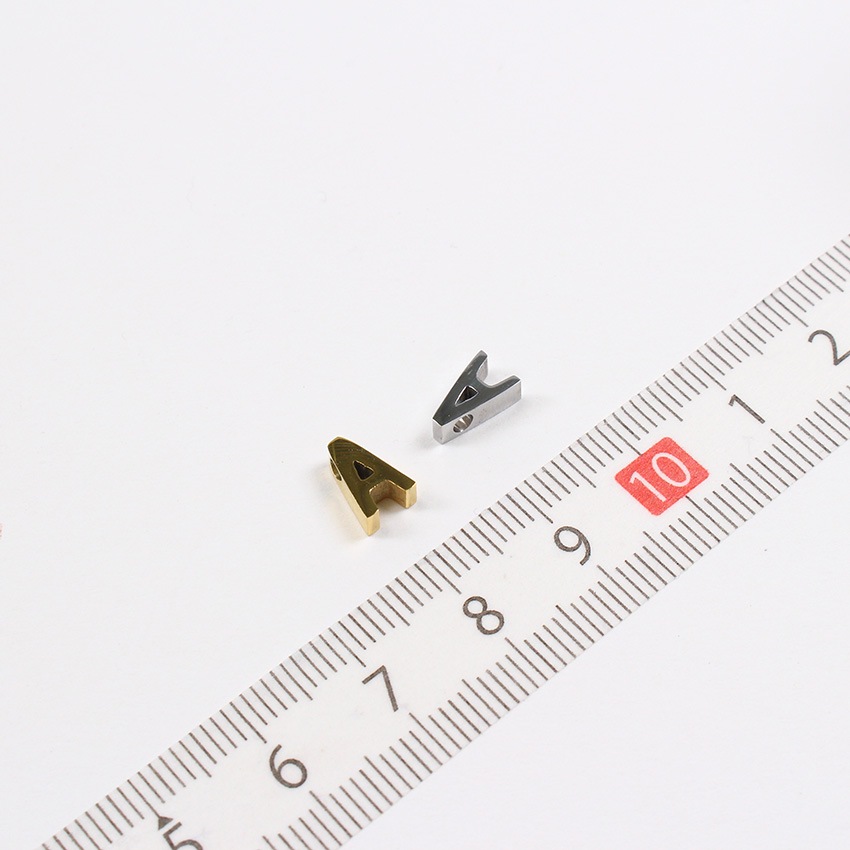 メタルパーツ イニシャル ゴールド・シルバー 2個入