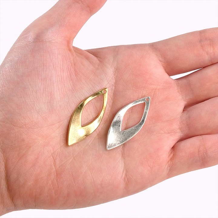 【お買い得品】メタルウォンメッキ マーキス くりぬき 波線1穴 1ヶ