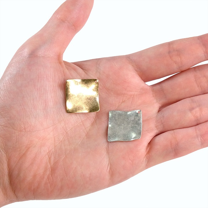 【お買い得品】メタルウォンメッキ 四角プレート 波線 1穴 2ヶ