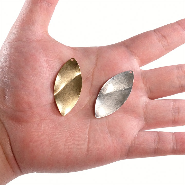 【お買い得品】メタルウォンメッキ マーキス プレート 波線1穴 1ヶ