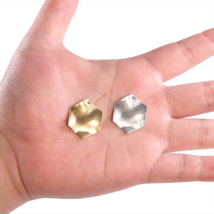 【お買い得品】メタルウォンメッキ 六角形プレート波線 1穴 1ヶ
