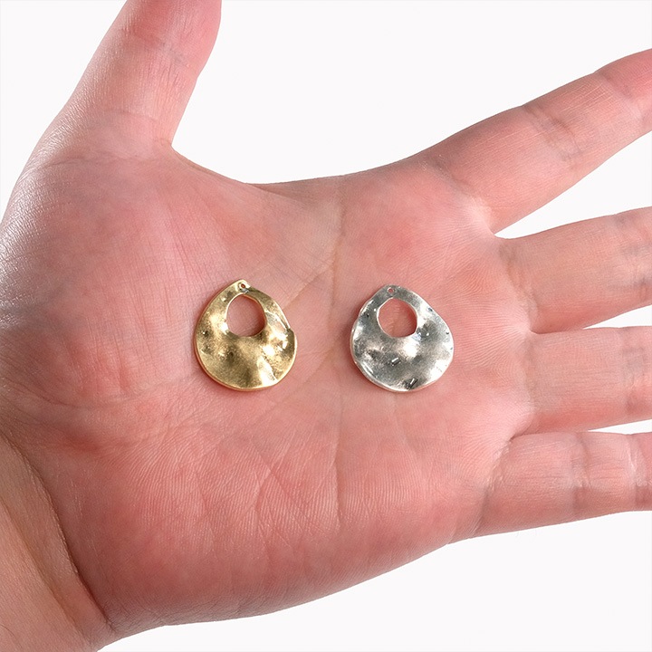 【お買い得品】メタルウォンメッキ しずくくりぬき 波線 約24mm 1ヶ