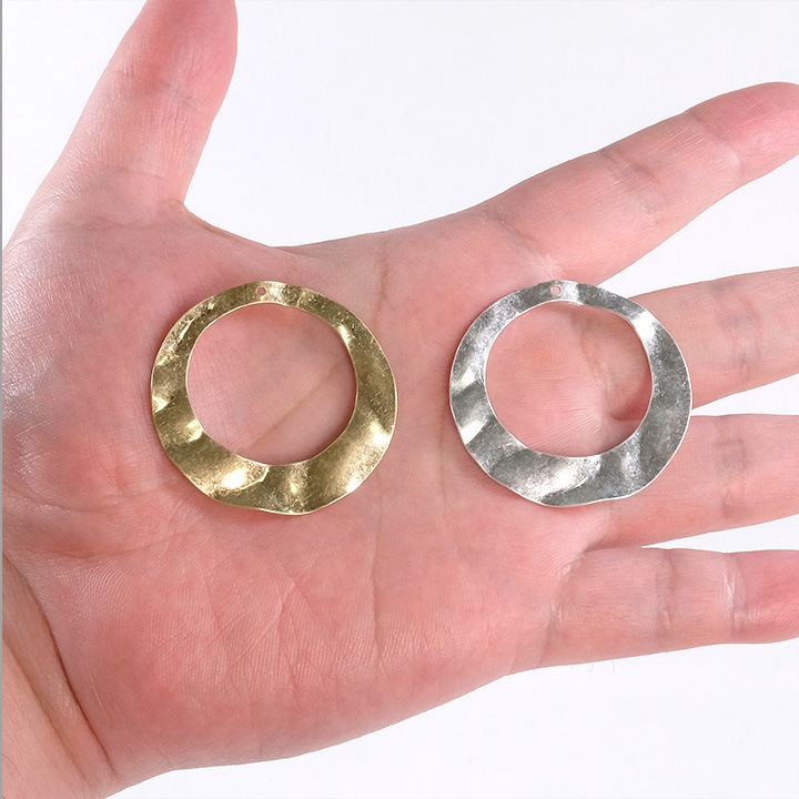 【お買い得品】メタルウォンメッキ 丸くりぬき 波線 1穴 約40mm 1ヶ