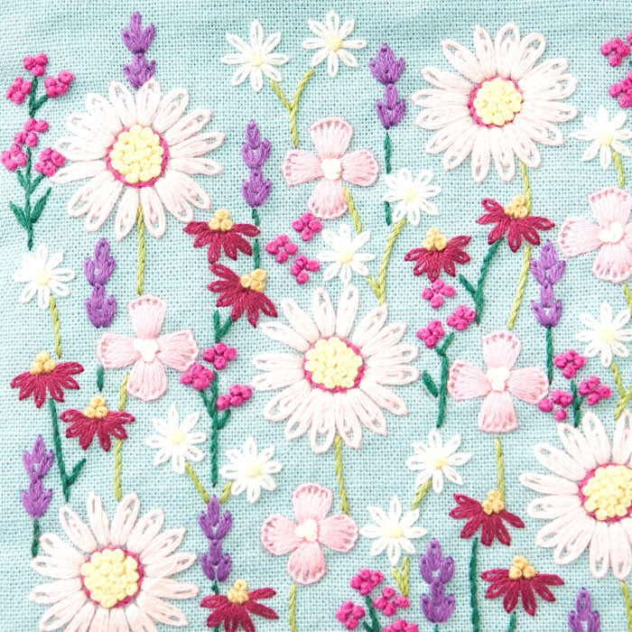 戸塚刺繍キット Wild Garden スクエアポーチ2 | 戸塚刺しゅう | 手芸