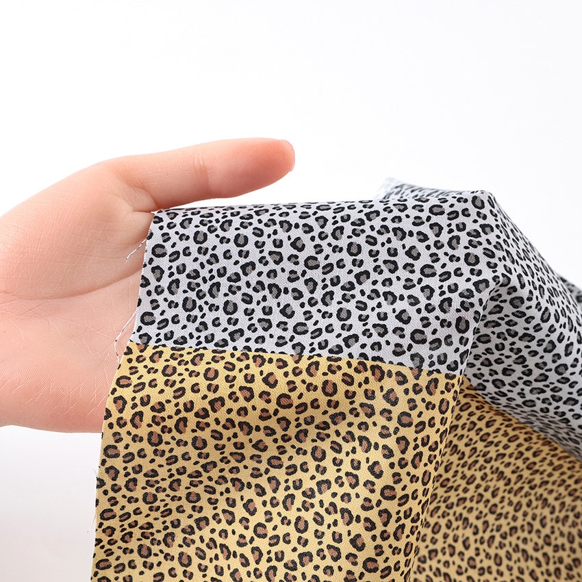 ちいさな世界のちいさな生地 レオパード 34×30cm カットクロス