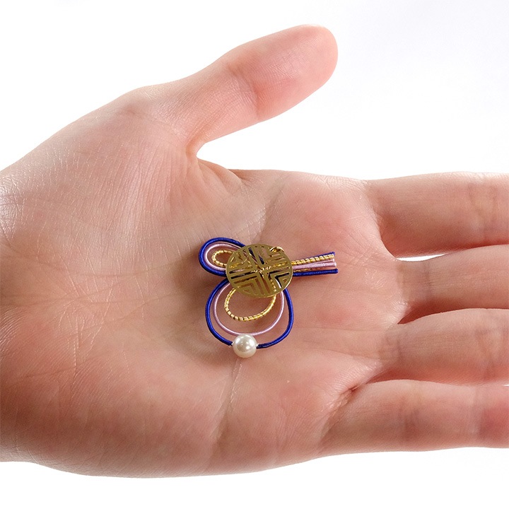 【お買い得品】2輪水引×和柄メタルプレート ゴールドカン・パール付1ヶ