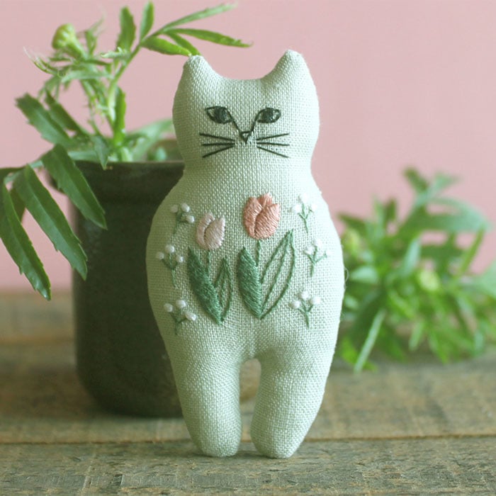 piece nekogao 刺繍ブローチキット 図案印刷済 | フランス刺しゅう