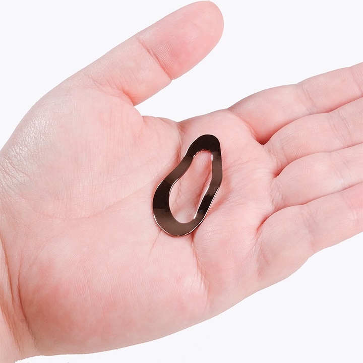 【お買い得品】チョコカラー メタル変形 フープ波線 約40×20mm ブラウン 1ヶ