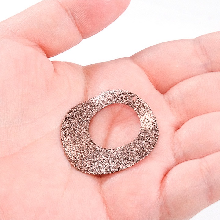 【お買い得品】チョコカラー メタル丸 くりぬき サンディング 1穴約35mm ブラウン 1ケ