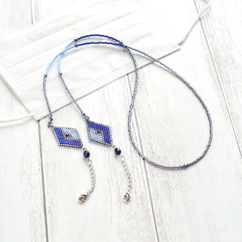 ロンバスホールのマスクホルダー