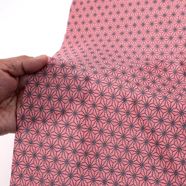 【お買い得品】カットクロス 麻の葉模様 ちりめん友仙 幅70×48cm ピンク