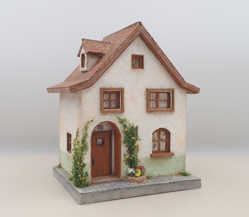 ちょころ　ミニチュアハウス ドイツのメルヘンな家（オレンジ屋根） 1/50サイズ | ミニチュア