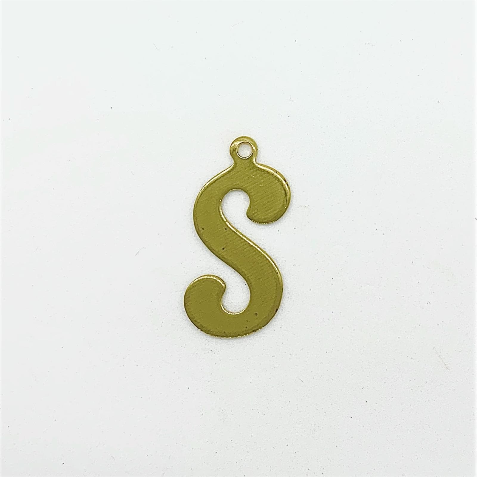 T20-733 【ｱﾒﾘｶ製】イニシャル S カン付 入数：10個 素材：真鍮 メッキ