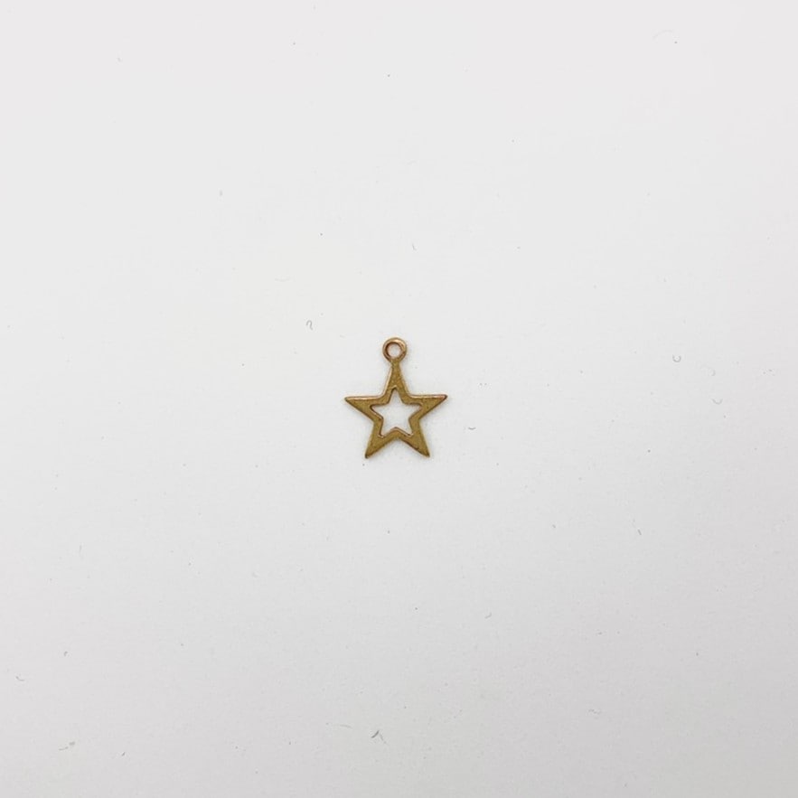 T20-779 星 中抜 カン付 入数：10個 素材：真鍮 メッキ：なし｜徳原